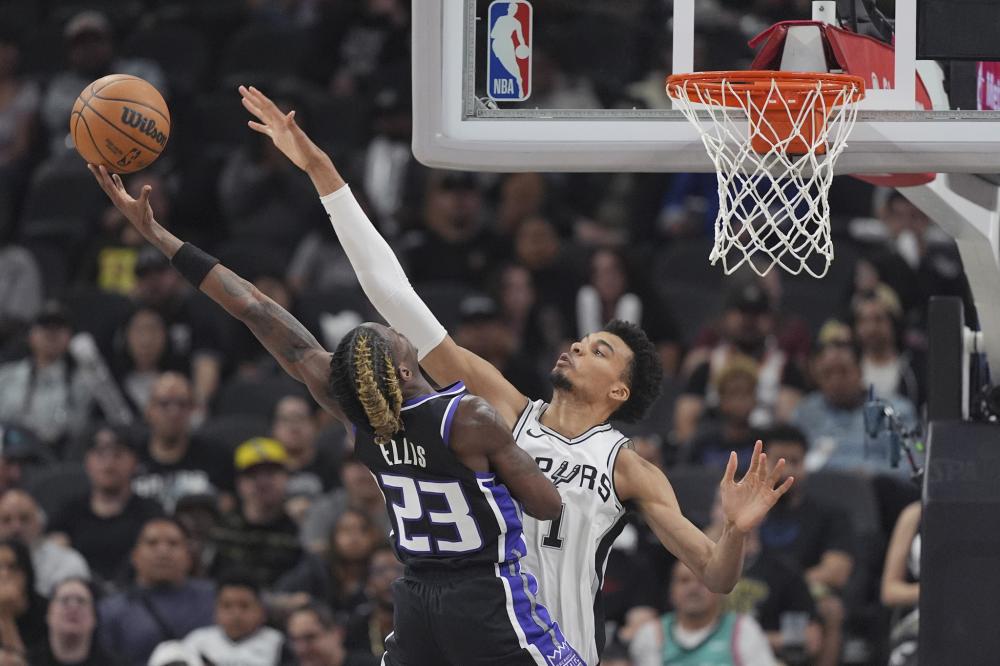 际赛场的坚 际赛场的坚