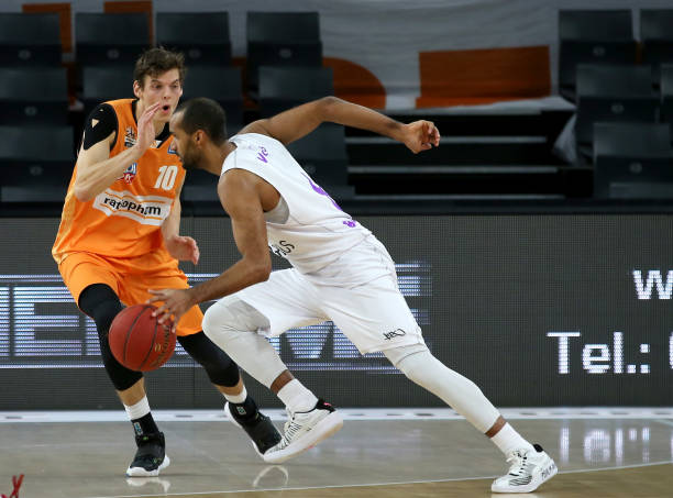 还要负责调 还要负责调