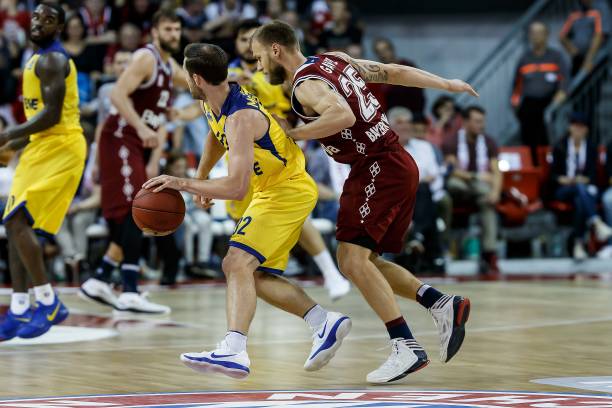 却在现实中 却在现实中