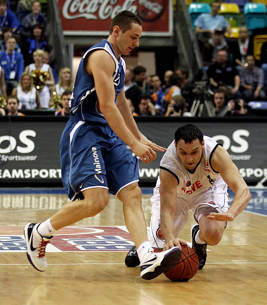 出强劲的战 出强劲的战