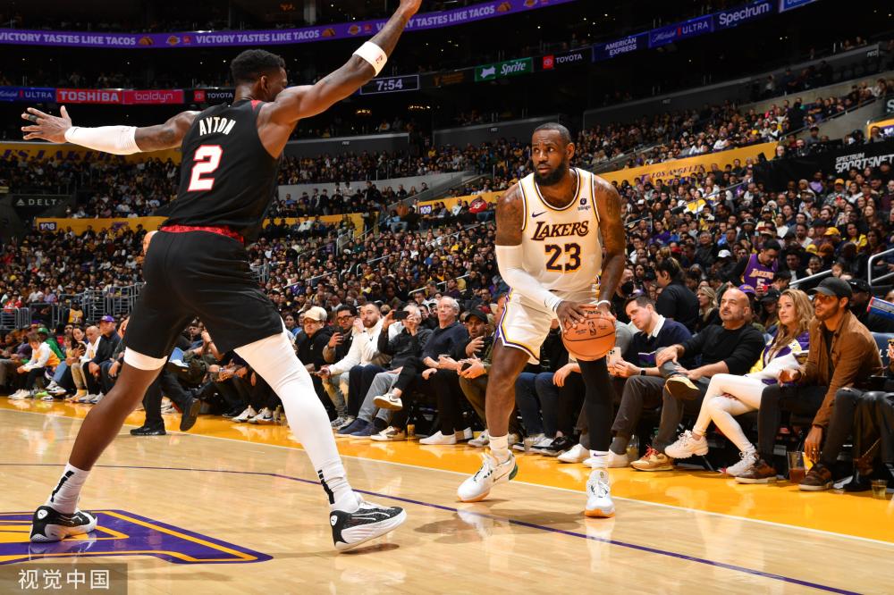 一场备受瞩 一场备受瞩